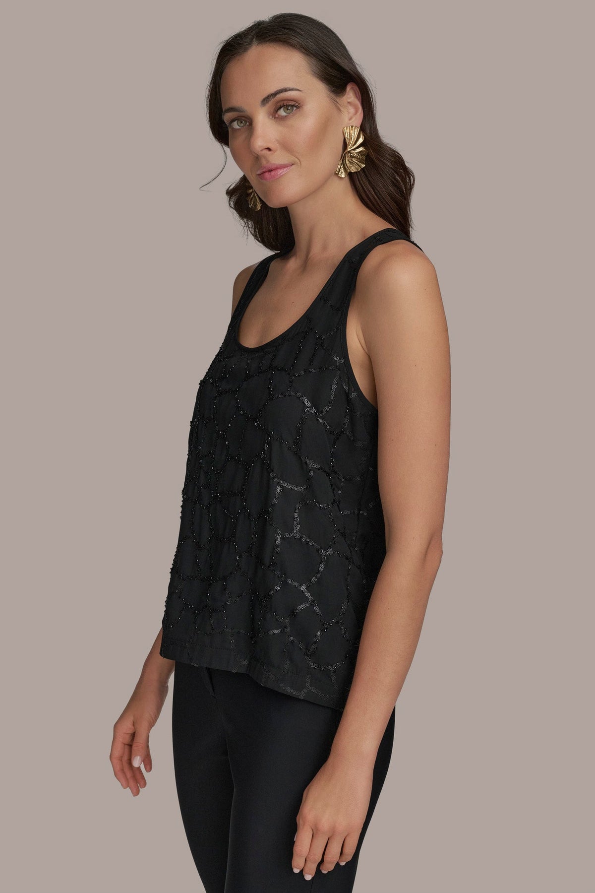 SHELL WITH SEQUIN DETAIL