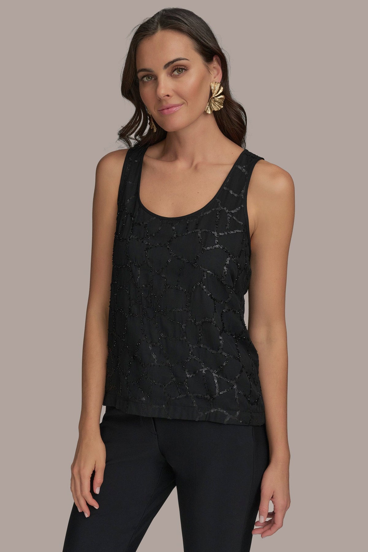 SHELL WITH SEQUIN DETAIL