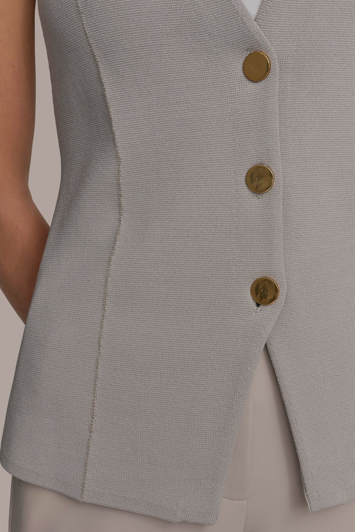 SLEEVELESS BUTTON UP SWEATER VEST