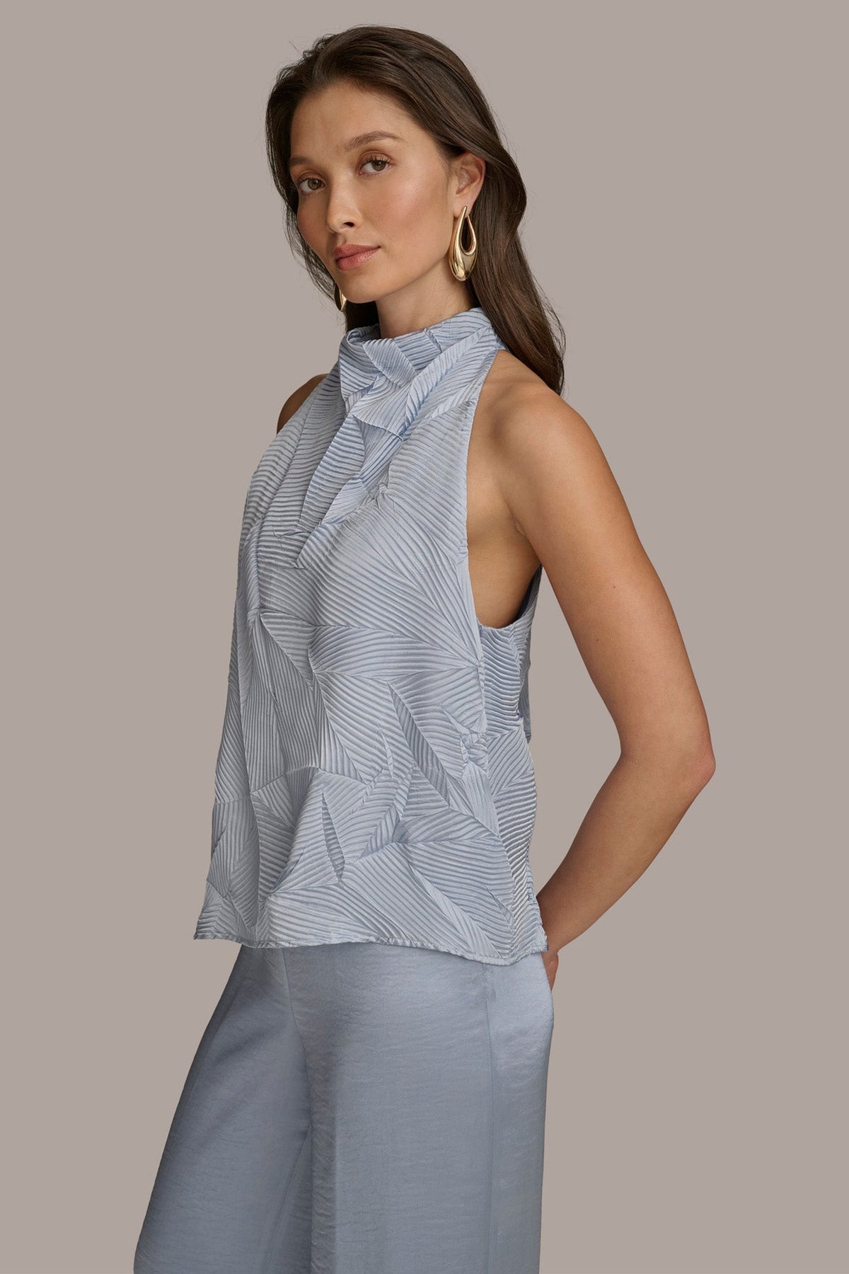 TEXTURED TOP WITH ANGLED HEM