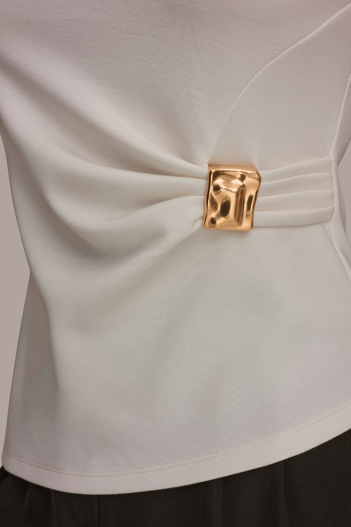 ASYMMETRIC HEM BLOUSE