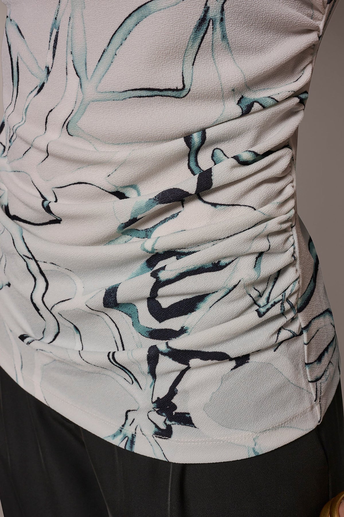 BUTTON SHOULDER BLOUSE