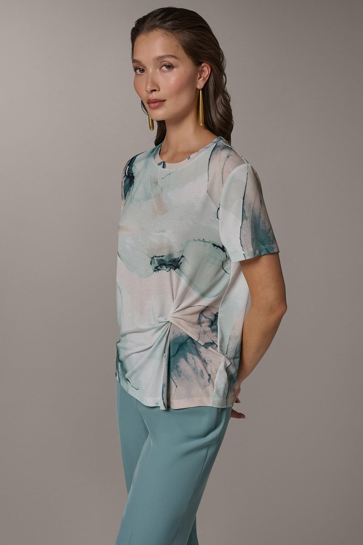 SHORT-SLEEVE FLORAL SHIRT