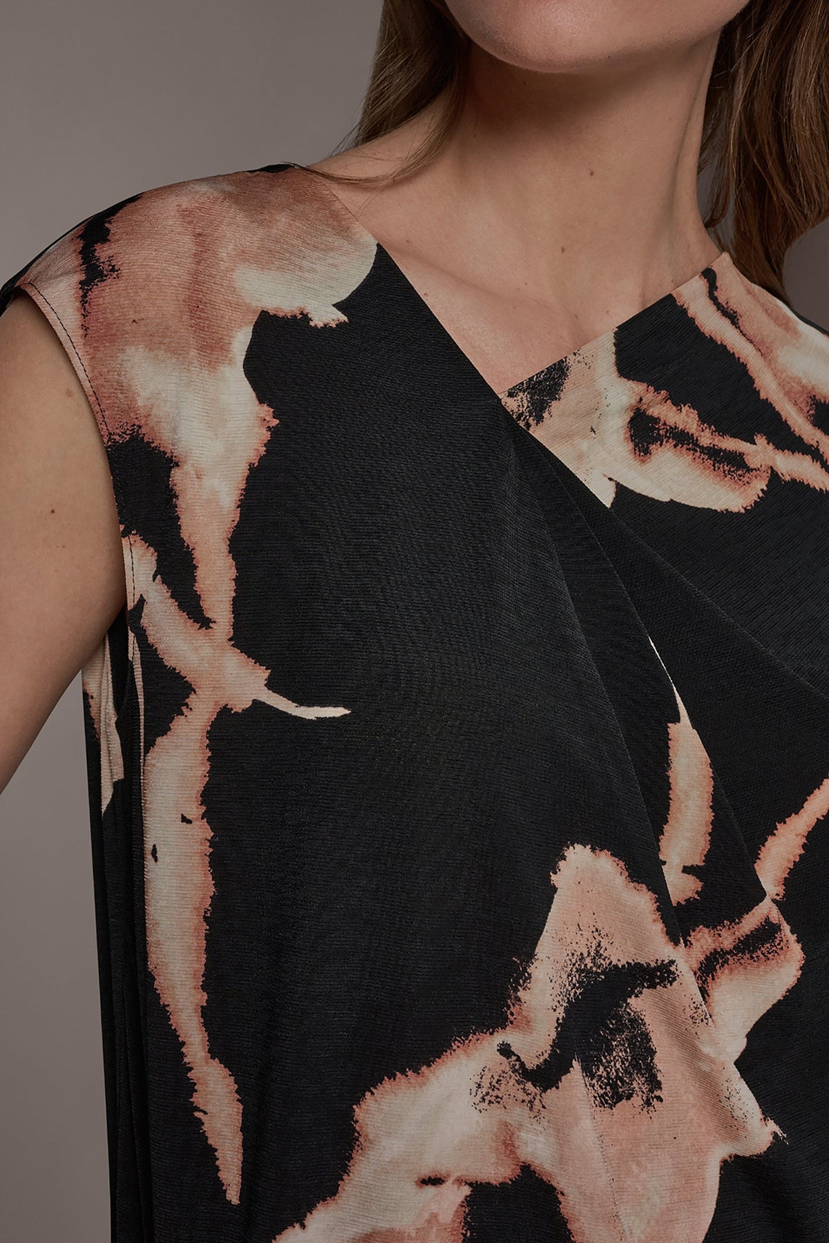 FLORAL ASYMMETRIC BLOUSE