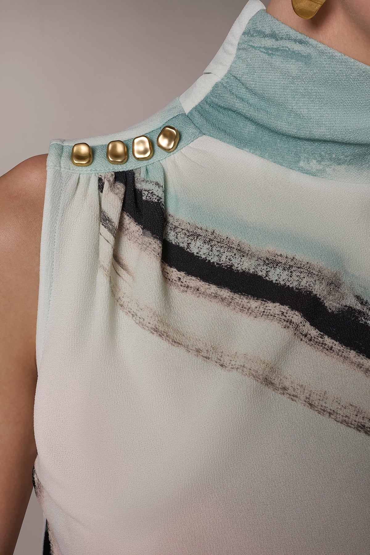 PRINTED BUTTON SHOULDER BLOUSE