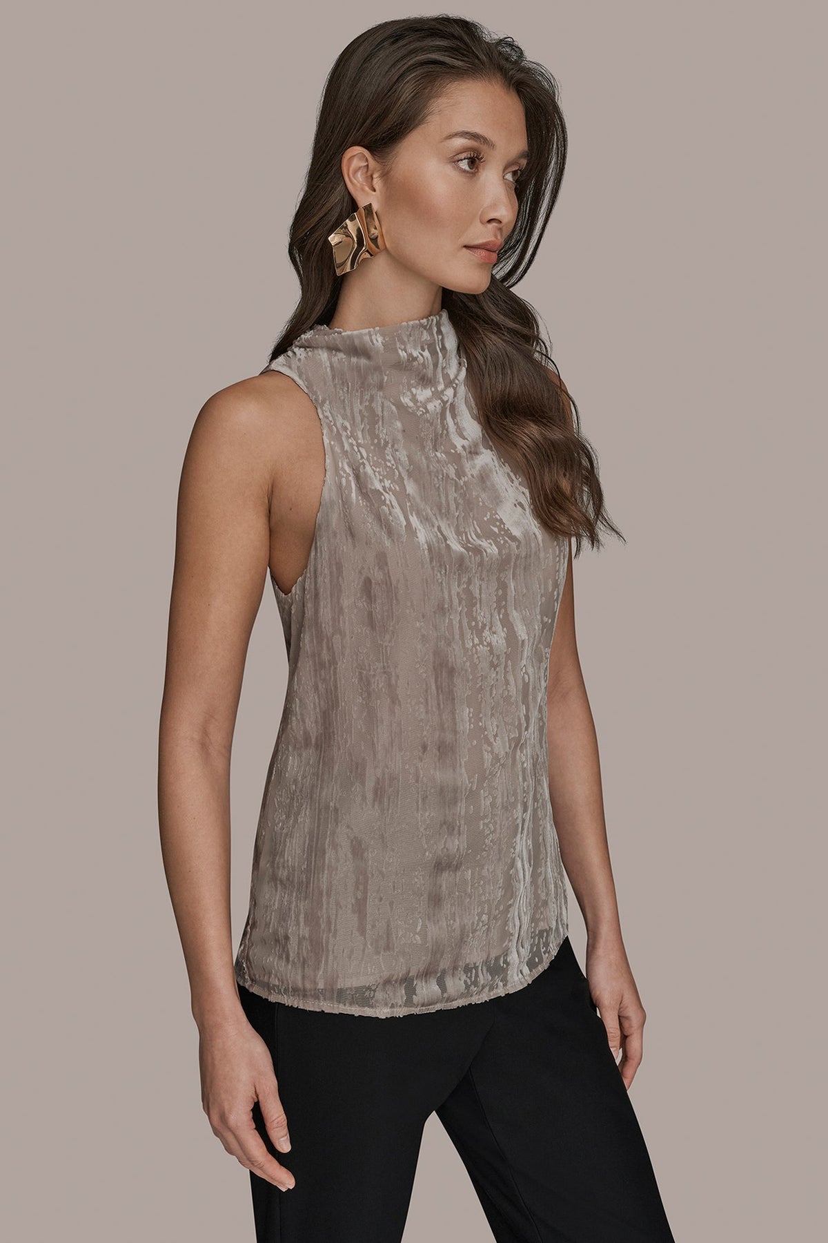 SLEEVELESS HIGH-NECK BURNOUT BLOUSE