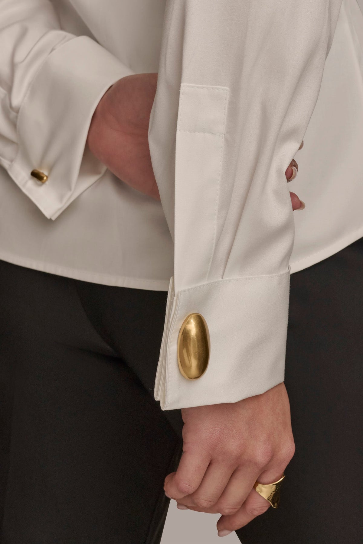 BUTTON UP WITH CUFF HARDWARE TOP