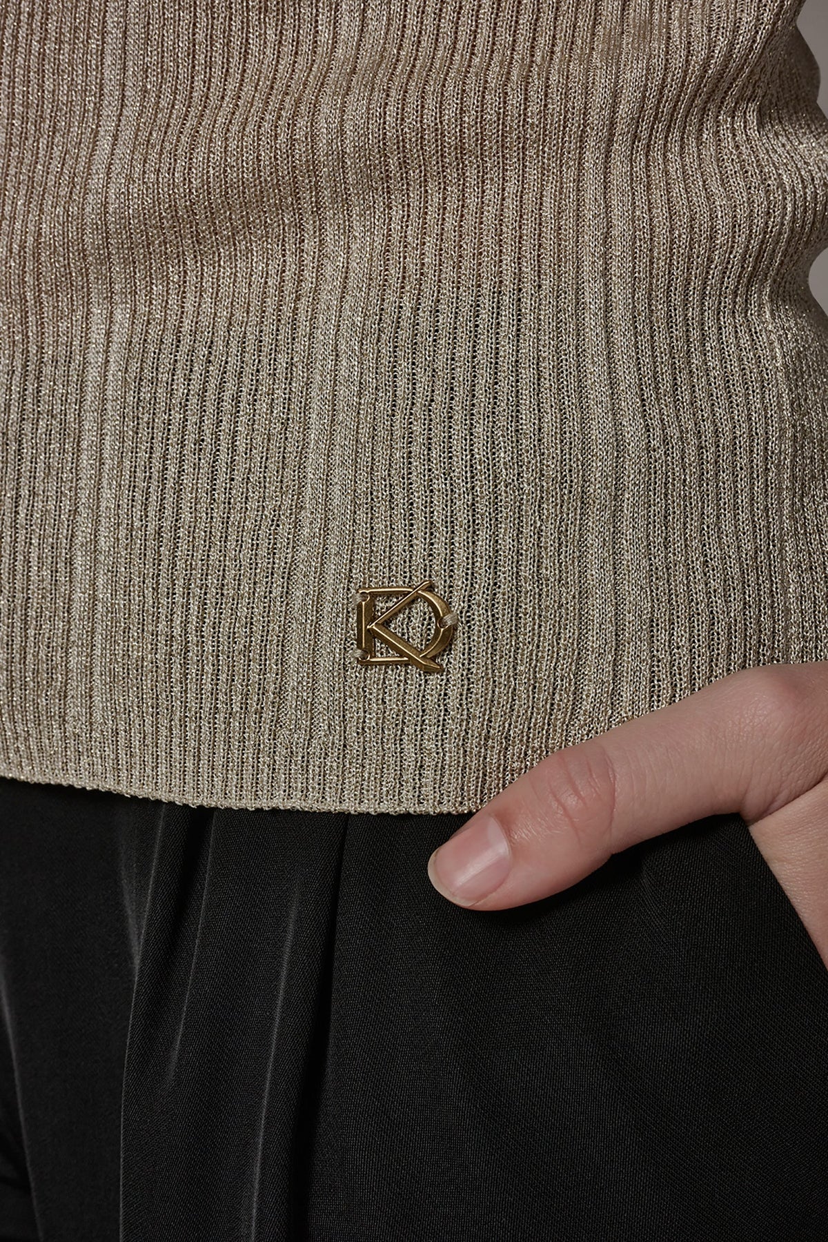 METALLIC RIBBED SWEATER TANK