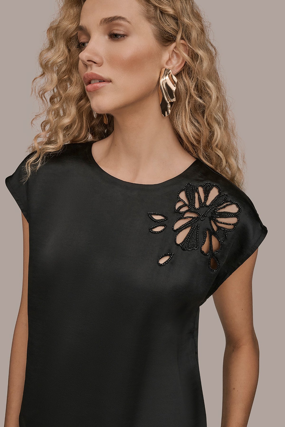 FLORAL-EMBROIDERED BLOUSE