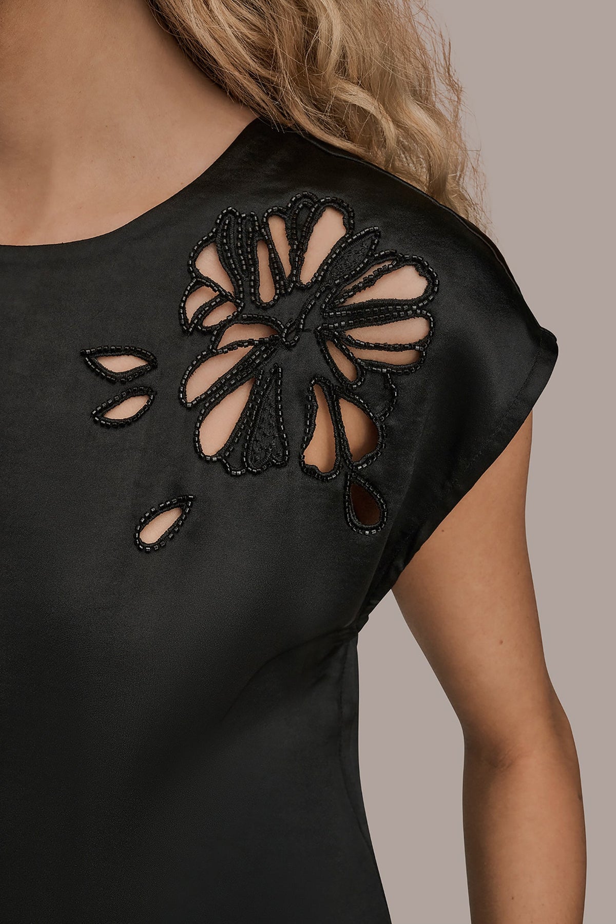 FLORAL-EMBROIDERED BLOUSE