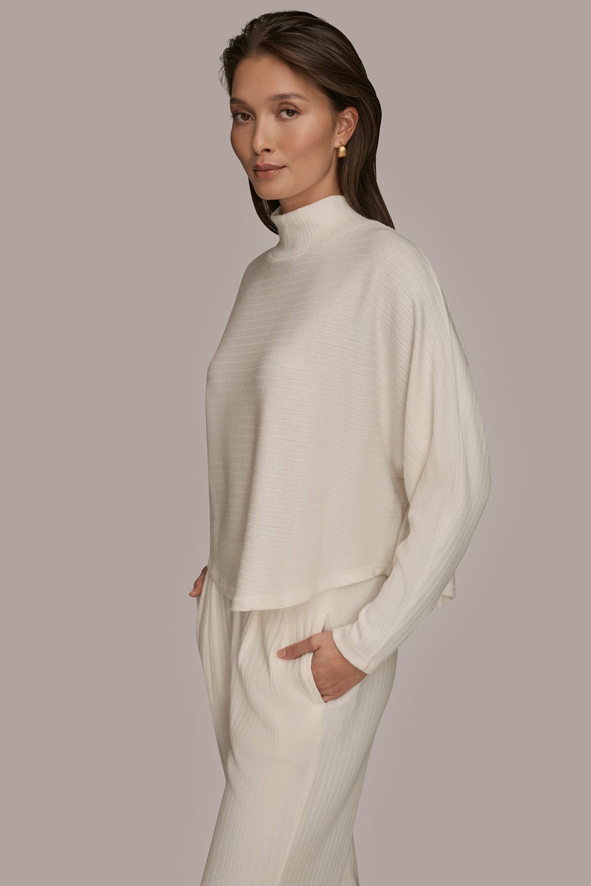MOCK-NECK TOP