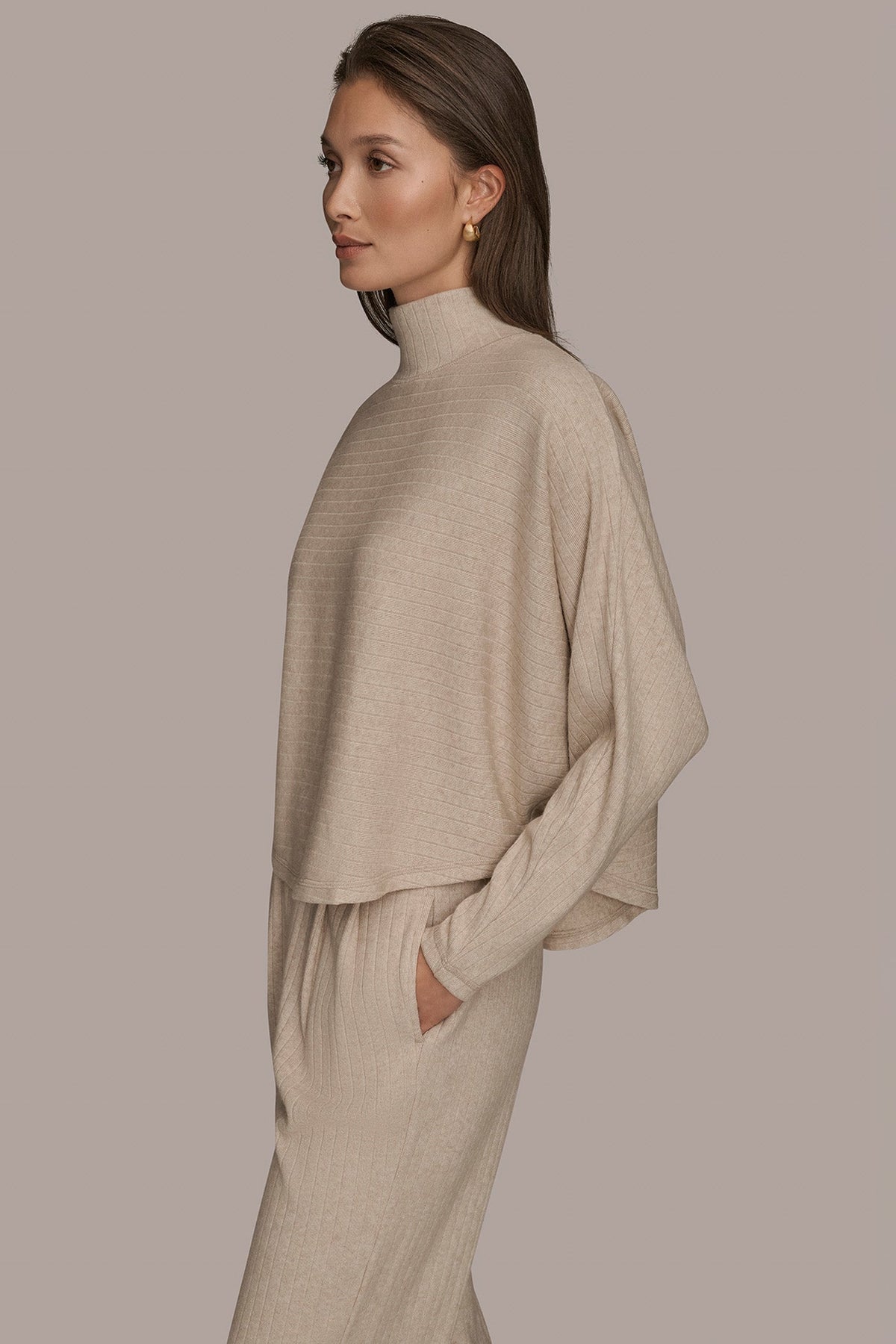 MOCK-NECK TOP